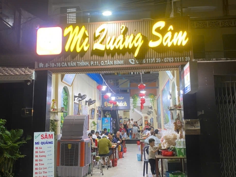 Không gian quán